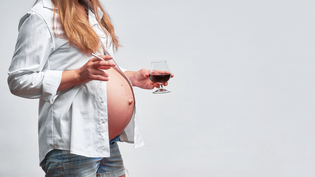 Пить после беременной. Беременных женщин курящих и пьющих.